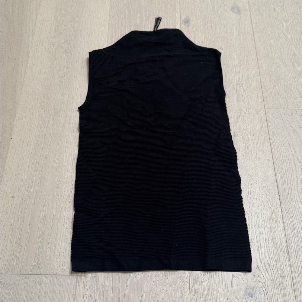 Babaton Black Ribbed Sleeveless Mock Neck Tank Top Size Small - Picture 3 of 4